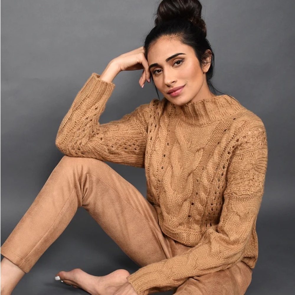 Frank Lyman Loose Cable Knit Sweater In Tan/Camel Color Mock Turtleneck SZ M
